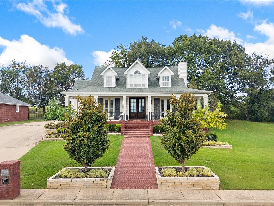 1st image of 221 Hogan Dr