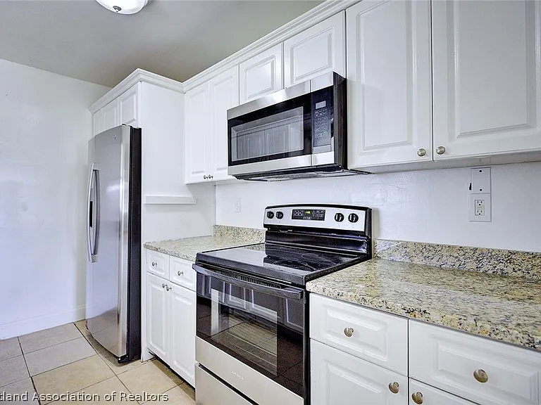 1061 Lake Sebring Dr — Photo 3