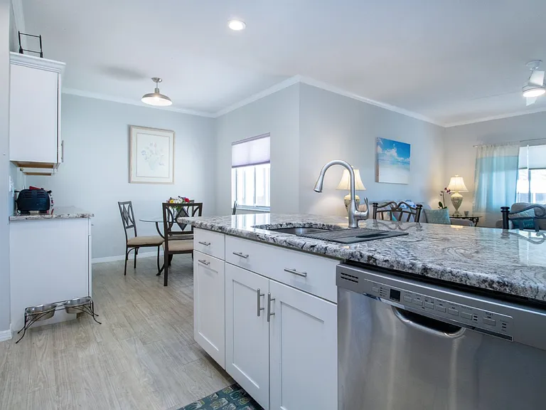 5920 Driftwood Ave — Photo 7