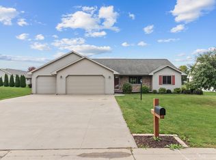 W5601 Jochmann Dr, APPLETON, WI 54915