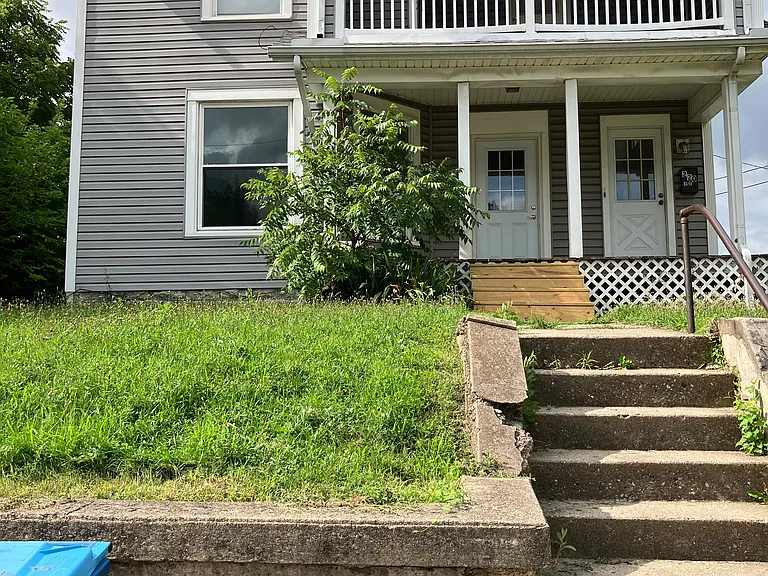 220 Maple St — Photo 1