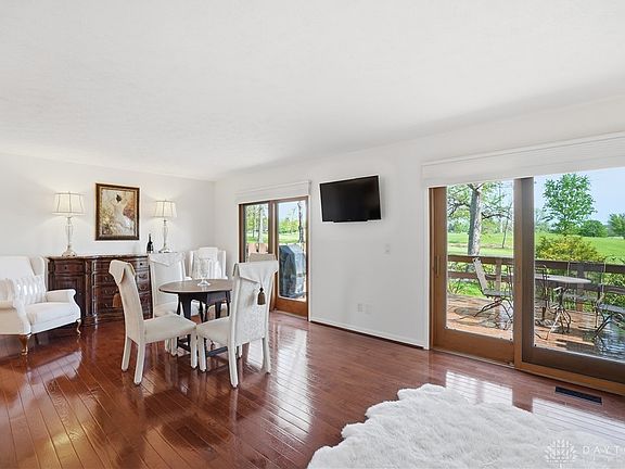 5th image of 566 Maple Ln