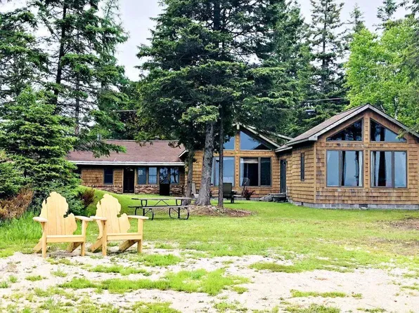 1525 Us Highway 2 W, Saint Ignace, MI 49781