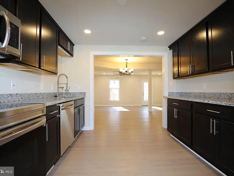 8006 Harbor Pl — Photo 5