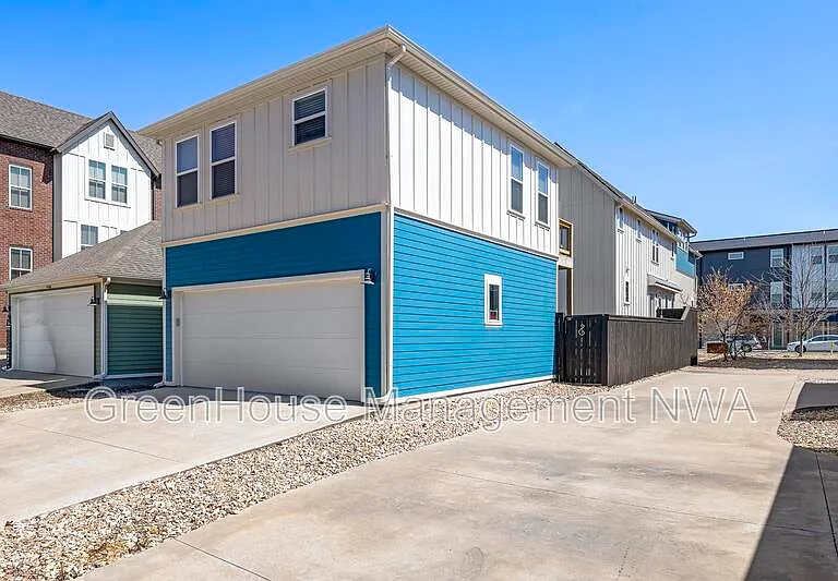 636 SW B St — Photo 38