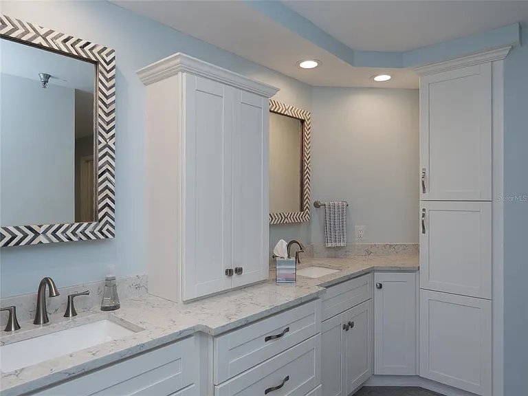 2013 Harbour Links Dr #2013 — Photo 36