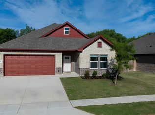 405 Titus Dr, Springtown, TX 76082