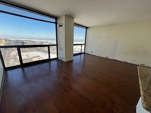 5th image of 4343 N Clarendon Ave APT 2318
