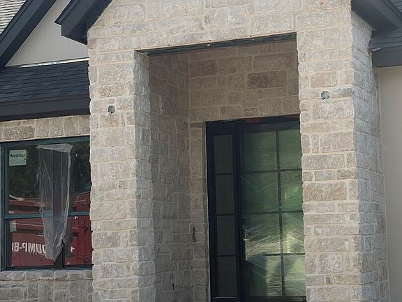 4th image of 2475 COMAL SPGS