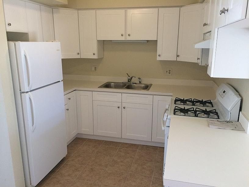 2nd image of 591 D St APT H