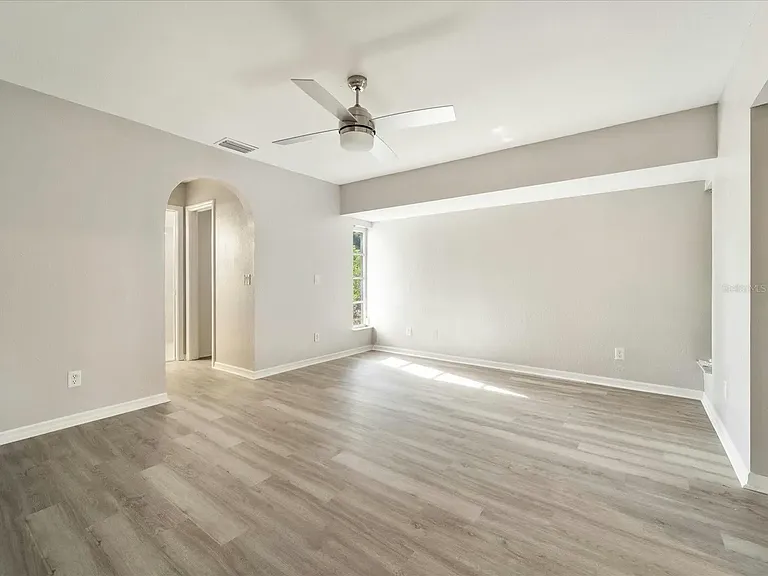 1291 Beacon Dr — Photo 6