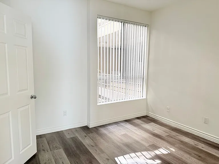 8715 Burton Way - Urban Feel Charming 2 bed 2 bath — Photo 18