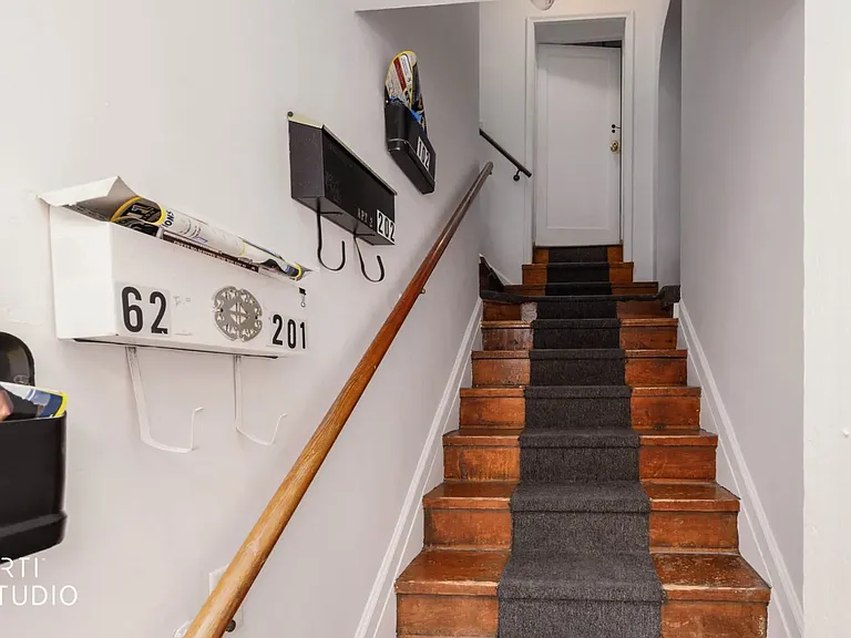 62 W 115 N #201 — Photo 4