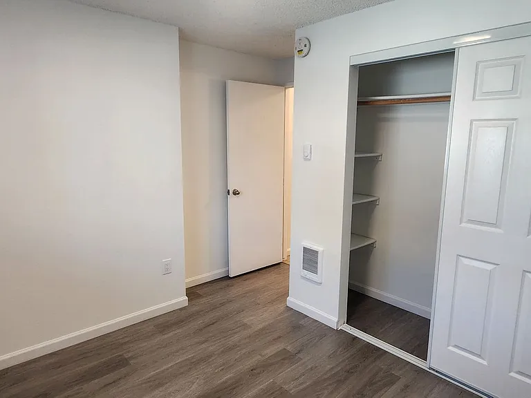 Altamont Apartments — Photo 10
