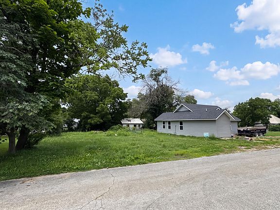 3rd image of 28215 Hickory Street