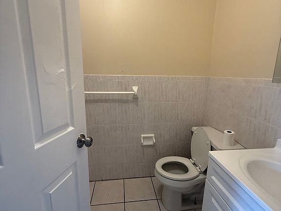 3rd image of 66 Seymour Ave #1L