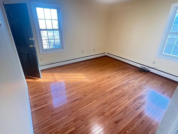 2nd image of 16 Robley St Floor 2