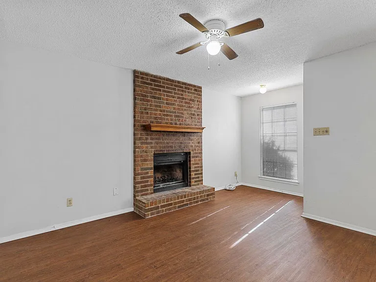4920 Brianhill Dr #B — Photo 3
