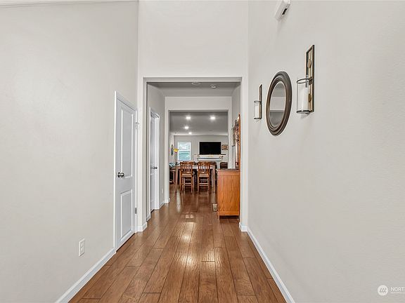 4th image of 3358 Nova Street NE
