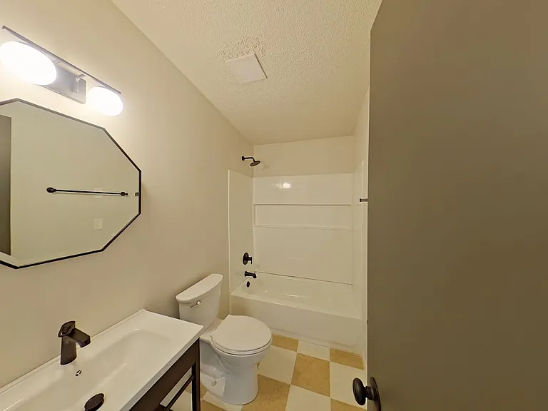 University Manor - Newly Renovated Units just a short walk from Campus! — Photo 100