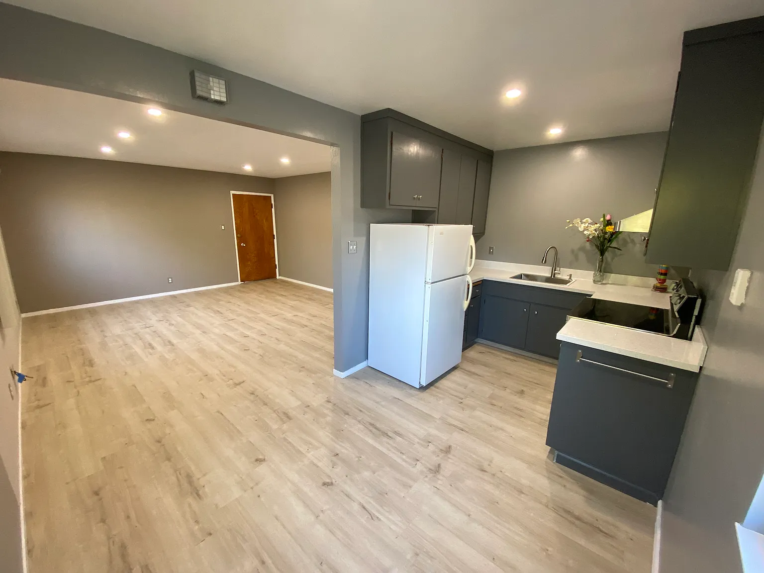 1343 Liberty St — Photo 3