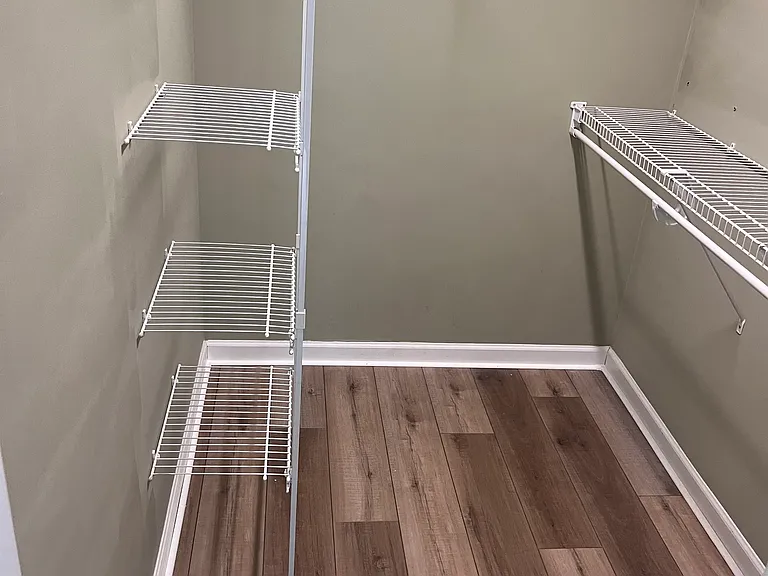7825 Laurelton Dr — Photo 21