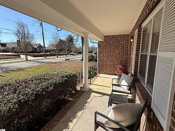 3rd image of 102 W Maple St