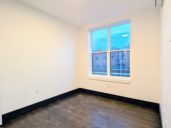 4th image of 1336 Dekalb Ave #4B