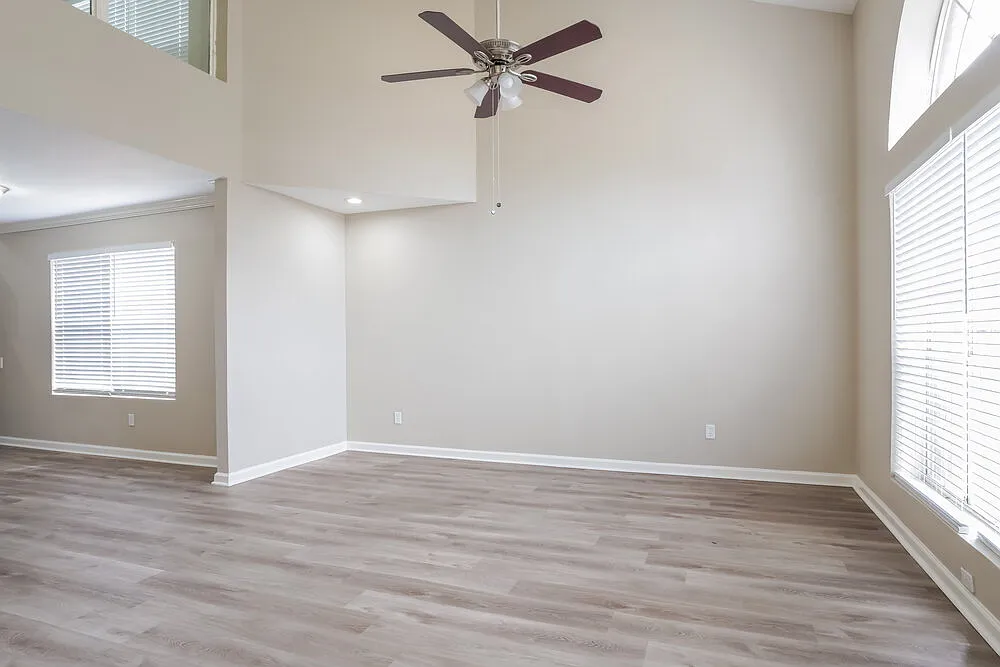 4 bed, 3.5 bath, 2320 sqft, $2,645 — Photo 4