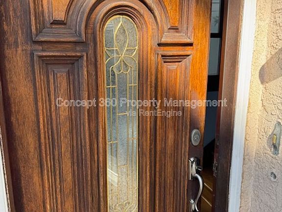 3rd image of 2727 E De Soto St