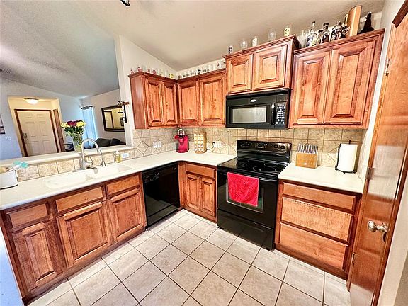 3rd image of 951 SW 157th Cir