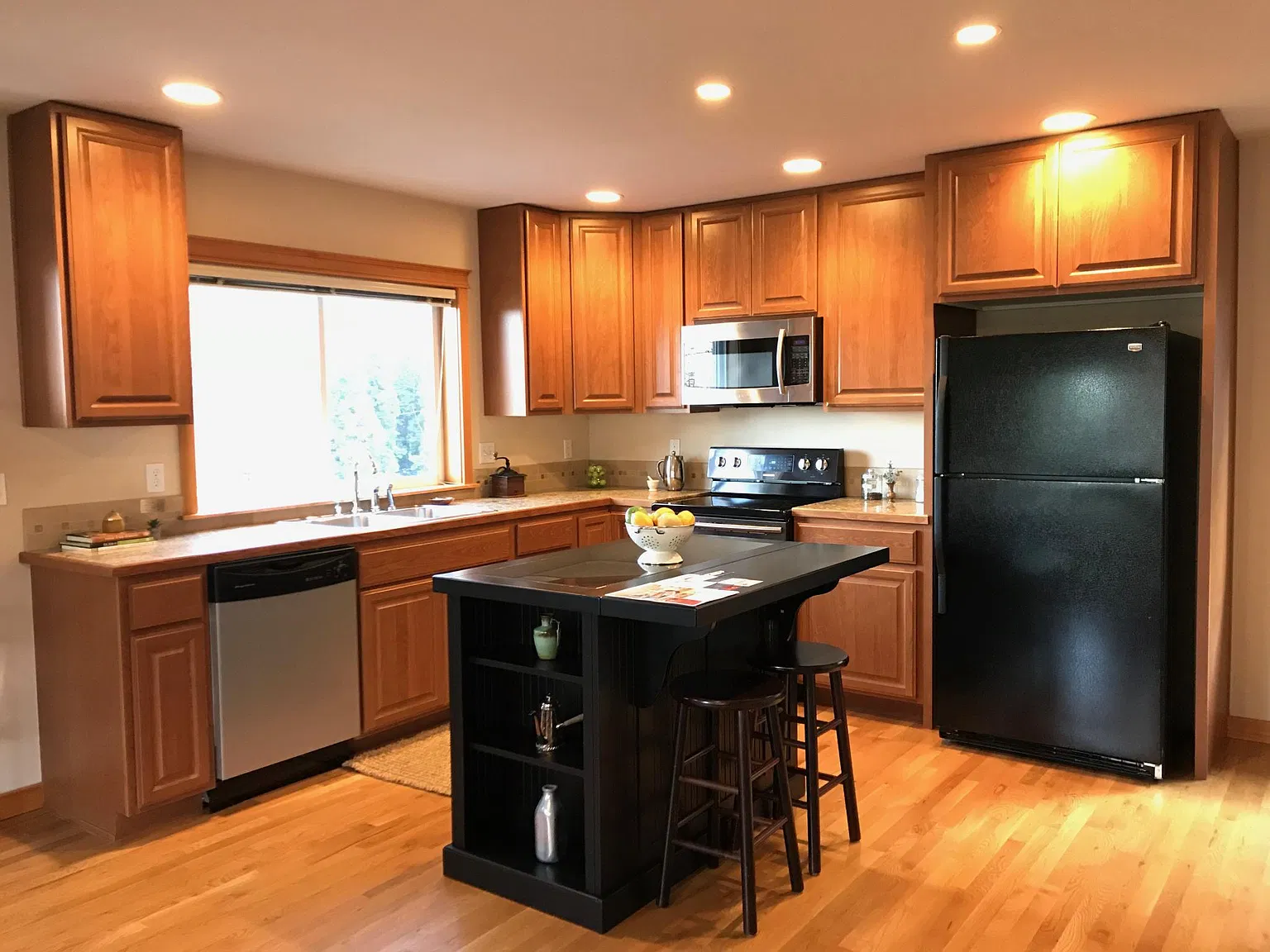 3 bed, 1396 sqft, $3,000 — Photo 2