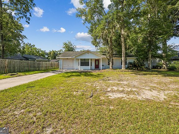 4th image of 180 Dogwood Cir