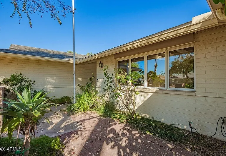 650 E Malibu Dr — Photo 33