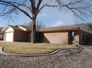 1105 Monterrey Dr, Roswell, NM 88201