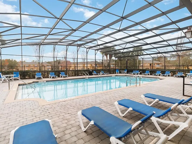 1240 Retreat View Cir — Photo 28