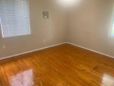 1411 Greenbrier Dr — Photo 8