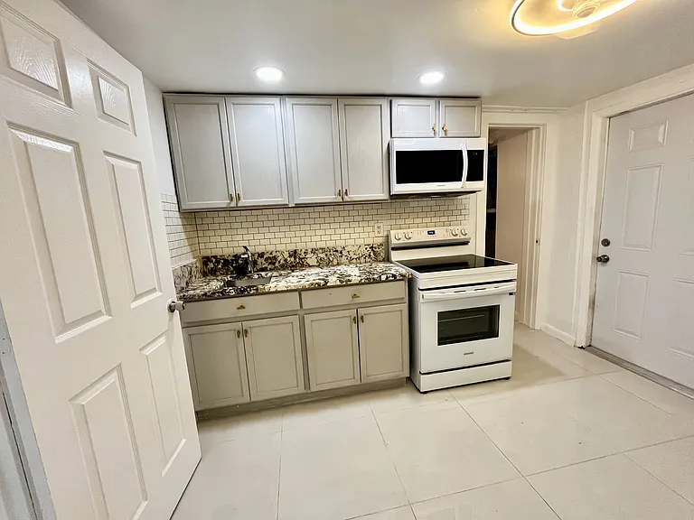 920 SW 29th Way #2/1 — Photo 14