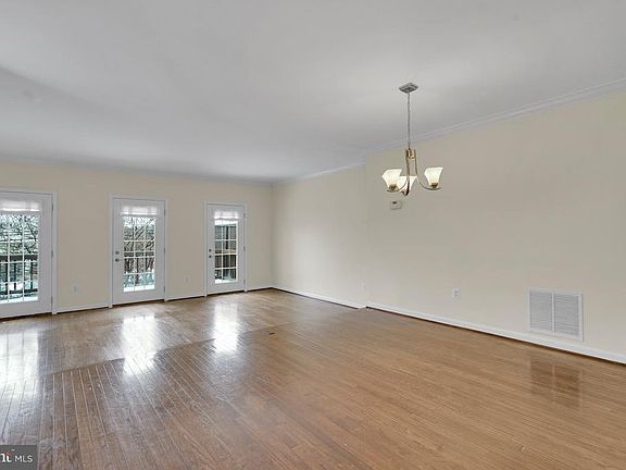 4th image of 222 Gretna Green Ct
