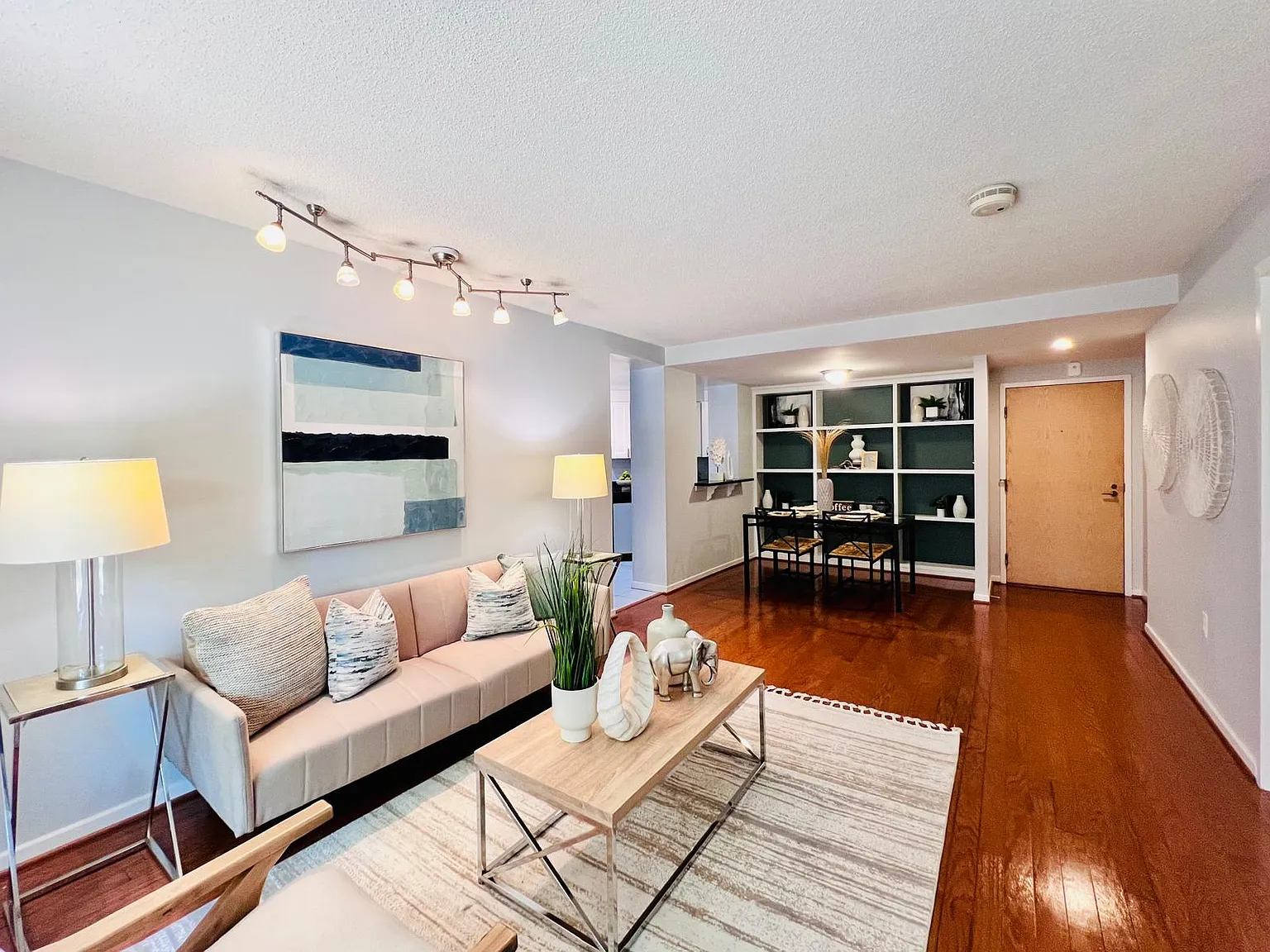 1 bed, 702 sqft, $2,400 — Photo 4