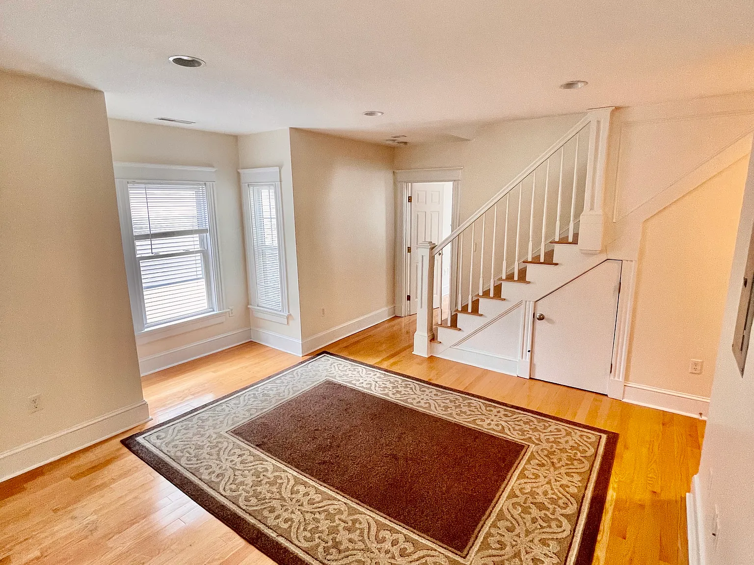 4 bed, 1865 sqft, $5,550 — Photo 2