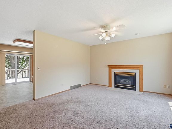 4th image of 4901 S Shamrock Cir