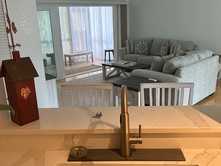 6645 Pineview Ter — Photo 1