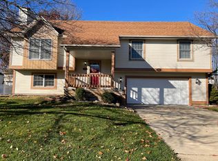1206 Dianne Dr, Bloomington, IL