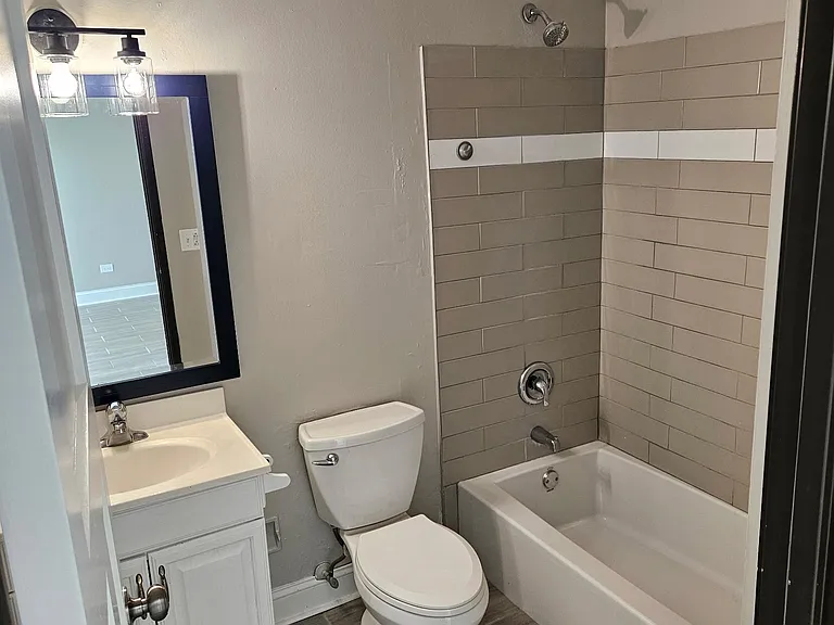 321 W Hawthorne Cir #3B — Photo 5