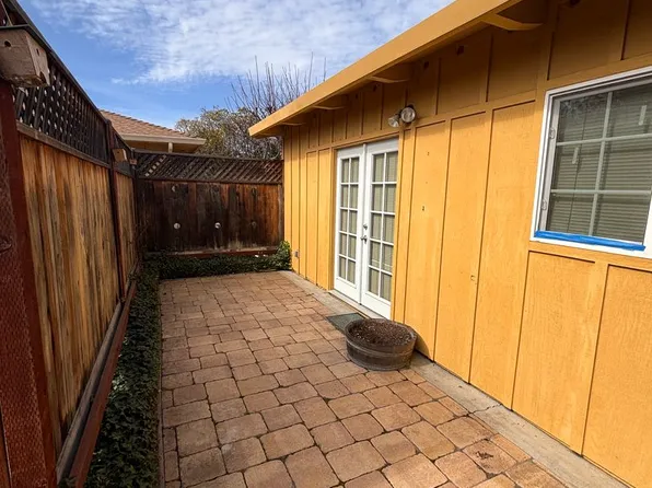 72 Henry St, Hollister, CA 95023