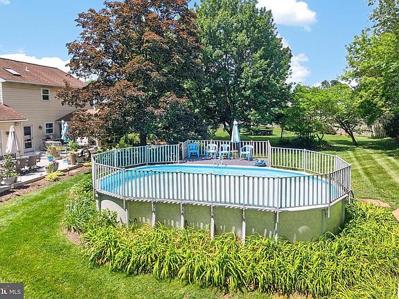 4th image of 1110 Ross Ln