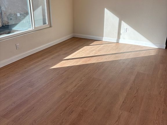 3rd image of 324 Grant St #1/2