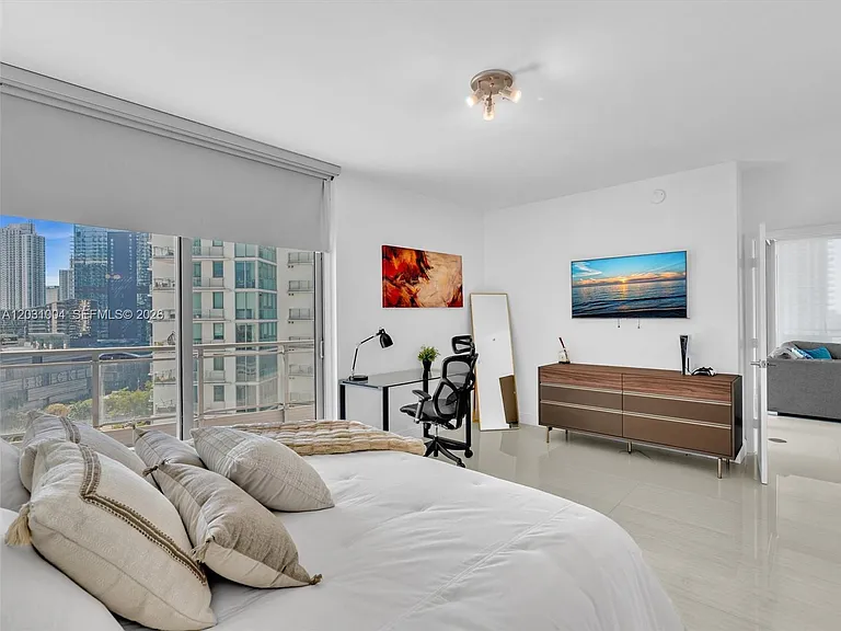 90 SW 3rd St #2013 — Photo 18