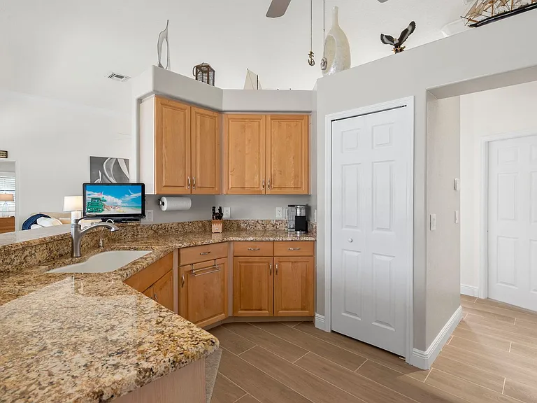 5310 Sands Blvd — Photo 8